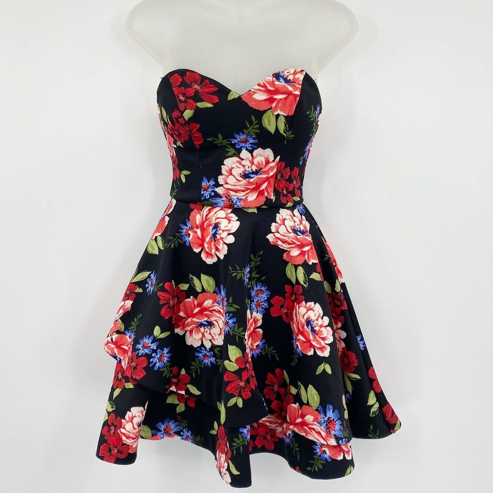 B. Darlin Strapless Fit & Flare Layered Prom Dress Sz 1/2